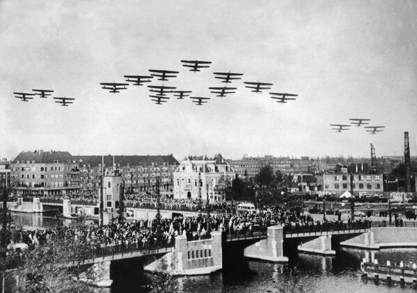 Самолеты в небе над Нидерландами во время Второй мировой войны, 1939 год - Sputnik Южная Осетия