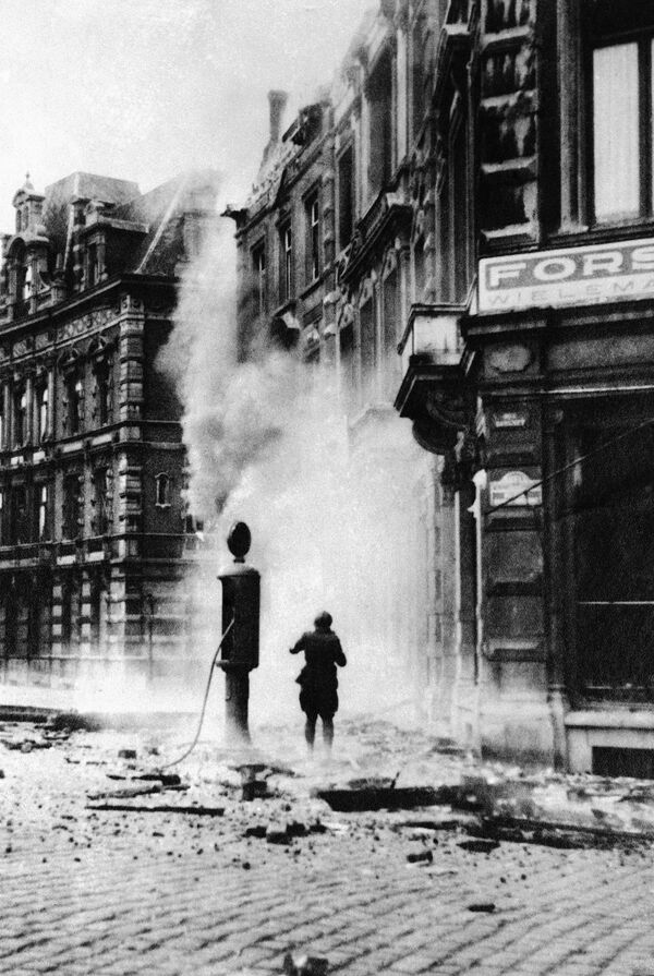 Улица в городе Намюр (Бельгия) после авиаударов немецкой авиации, 1940 год - Sputnik Южная Осетия