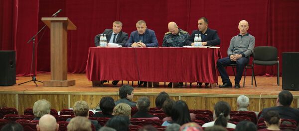 Встреча президента РЮО Анатолия Бибилова с общественностью города Квайса Встреча президента РЮО Анатолия Бибилова с общественностью города Квайса - Sputnik Южная Осетия