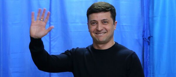 Владимир Зеленский во время голосования на президентских выборах на Украине  Владимир Зеленский во время голосования на президентских выборах на Украине  - Sputnik Южная Осетия