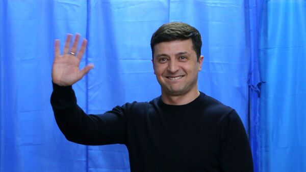 Владимир Зеленский во время голосования на президентских выборах на Украине  - Sputnik Южная Осетия
