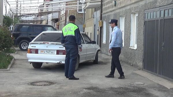 Инспекторы УГИБДД борются с нарушителями парковки на улицах столицы - Sputnik Южная Осетия