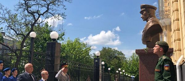 Иссе Плиеву открыли памятник-бюст на «Аллее Героев» в Ростове-на-Дону Иссе Плиеву открыли памятник-бюст на «Аллее Героев» в Ростове-на-Дону - Sputnik Южная Осетия