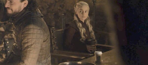 Стаканчик Starbucks в кадре сериала Игра престолов - Sputnik Южная Осетия