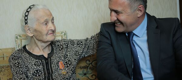 Президент Южной Осетии поздравил ветеранов с приближающимся праздником  - Sputnik Южная Осетия