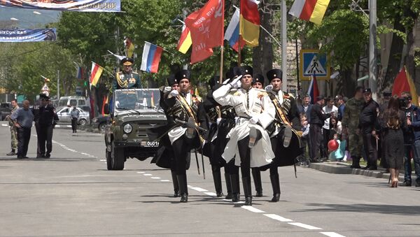 В честь Дня Победы в Цхинвале прошел военный парад - Sputnik Южная Осетия