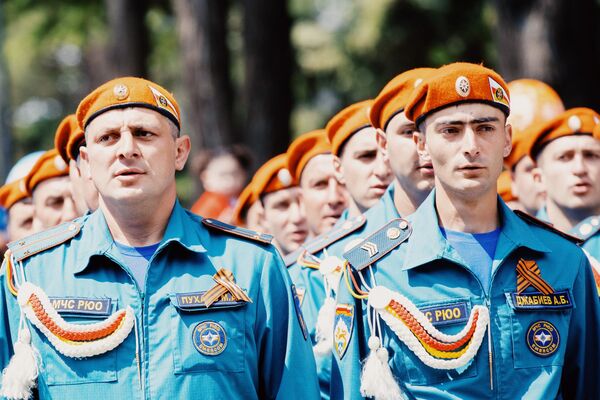 Личный состав МЧС РЮО на военном параде. - Sputnik Южная Осетия