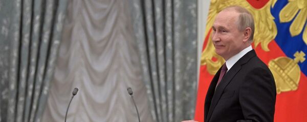 Президент РФ В. Путин вручил медали Герой Труда Российской Федерации Президент РФ В. Путин вручил медали Герой Труда Российской Федерации - Sputnik Южная Осетия