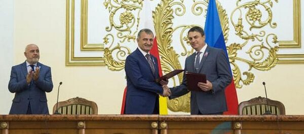 Глава Луганской Народной Республики Леонид Пасечник и президент Южной Осетии Анатолий Бибилов Глава Луганской Народной Республики Леонид Пасечник и президент Южной Осетии Анатолий Бибилов - Sputnik Южная Осетия