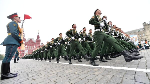 Военнослужащих парадных расчетов на военном параде, посвященном 74-й годовщине Победы в Великой Отечественной войне - Sputnik Южная Осетия