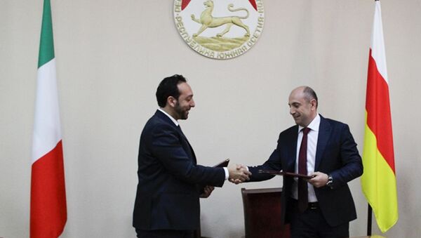 Подписание Соглашения о сотрудничестве между Администрацией г. Цхинвал и Муниципалитетом г. Рандаццо - Sputnik Южная Осетия