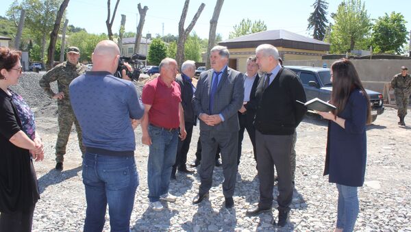 Премьер-министр Южной Осетии проинспектировал стройки в Цхинвале  - Sputnik Южная Осетия