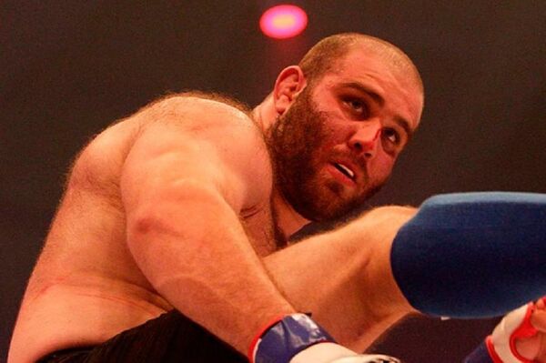 На полицейских в Северной Осетии напал боец ММА, сообщил источник - Sputnik Южная Осетия