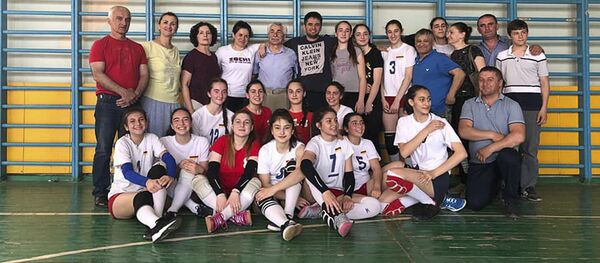 Женская сборная Южной Осетии по волейболу Женская сборная Южной Осетии по волейболу - Sputnik Хуссар Ирыстон