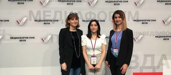 Журналист Sputnik Анна Кабисова (слева) на вручении премий в рамках медиафорума ОНФ - Sputnik Южная Осетия