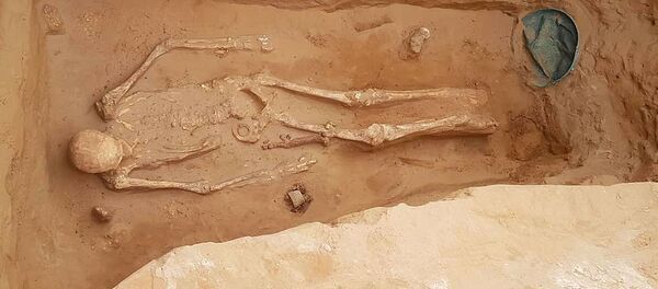 Золото сарматских царей: что нашли археологи под Астраханью Золото сарматских царей: что нашли археологи под Астраханью - Sputnik Южная Осетия