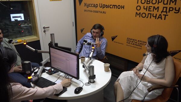 Радио Sputnik: Константин Кнырик и Элина Марзоева - Sputnik Южная Осетия