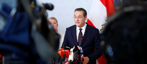 Бывший вице-канцлер Австрии Хайнц-Кристиан Штрахе Бывший вице-канцлер Австрии Хайнц-Кристиан Штрахе - Sputnik Южная Осетия