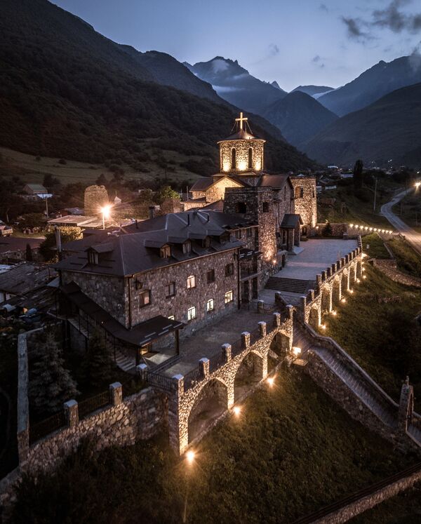 Работы осетинского фотографа попали в шорт-лист Russian Photo Awards Работы осетинского фотографа попали в шорт-лист Russian Photo Awards - Sputnik Южная Осетия