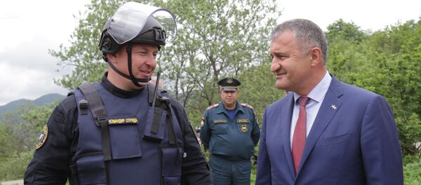 Анатолий Бибилов и саперы центра Лидер - Sputnik Южная Осетия