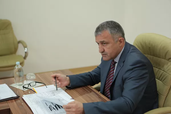 Тотальный контроль: в Цхинвале обсудили реализацию Инвестпрограммы 2019 года Тотальный контроль: в Цхинвале обсудили реализацию Инвестпрограммы 2019 года - Sputnik Южная Осетия