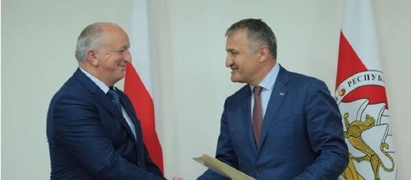 Президент Южной Осетии Анатолий Бибилов встретился с главой МЧС Абхазии Львом Квициния Президент Южной Осетии Анатолий Бибилов встретился с главой МЧС Абхазии Львом Квициния - Sputnik Южная Осетия