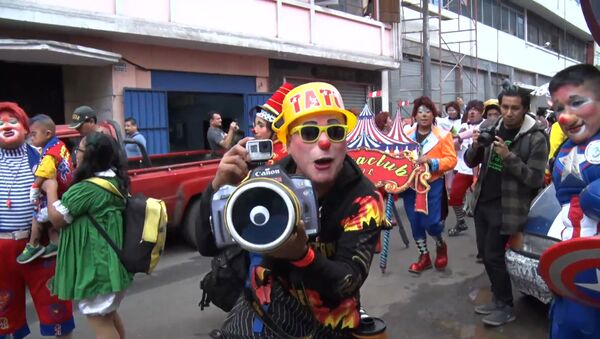 Цирк да и только! В Лиме прошел парад в честь Дня клоуна - Sputnik Южная Осетия