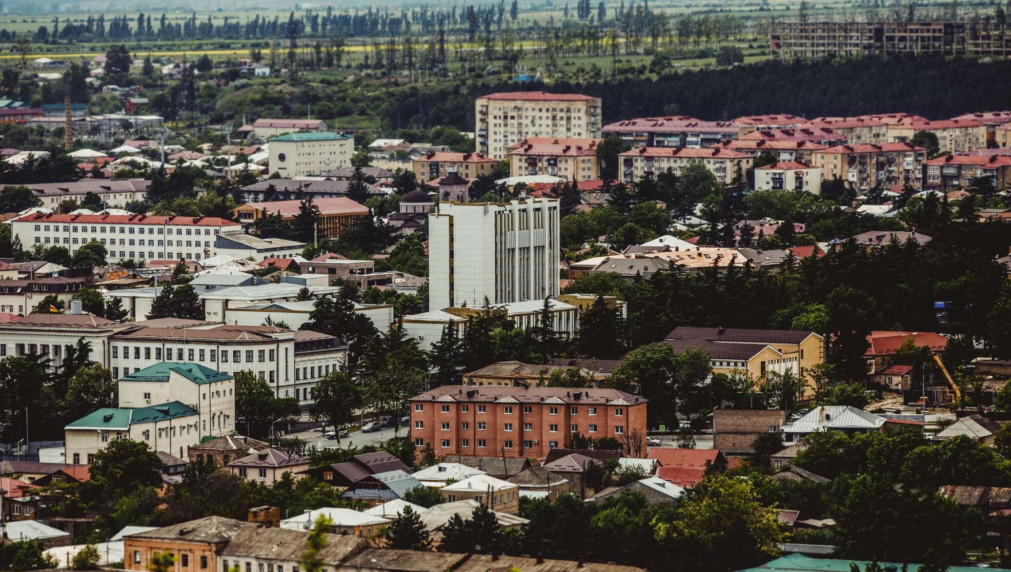 Южная осетия столица. Южная Осетия центр. Цхинвал центр города. Город Цхинвал Южная Осетия фото.