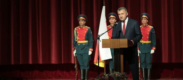 Торжественное собрание в честь провозглашения независимости Южной Осетии Торжественное собрание в честь провозглашения независимости Южной Осетии - Sputnik Южная Осетия