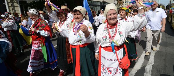 Участники Парада вышиванок в Киеве Участники Парада вышиванок в Киеве - Sputnik Южная Осетия