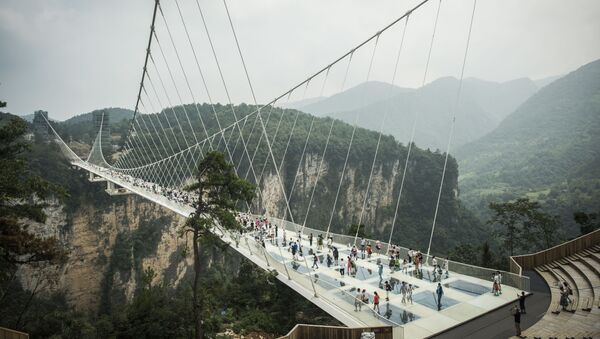 В Китае открыли мост из стекла - Sputnik Южная Осетия