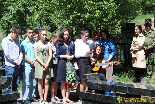 В Южной Осетии почтили память Валерия Хубулова В Южной Осетии почтили память Валерия Хубулова - Sputnik Южная Осетия