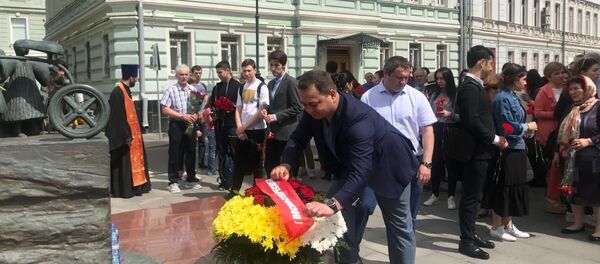 В День защиты детей в Москве почтили память жертв бесланской трагедии В День защиты детей в Москве почтили память жертв бесланской трагедии - Sputnik Южная Осетия
