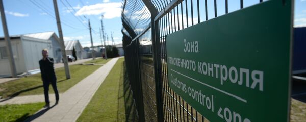 Зона таможенного контроля на таможенном посту ФТС России Зона таможенного контроля на таможенном посту ФТС России - Sputnik Южная Осетия