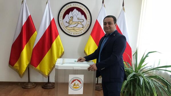 Посол РЮО в РФ голосует на выборах в парламент  - Sputnik Южная Осетия