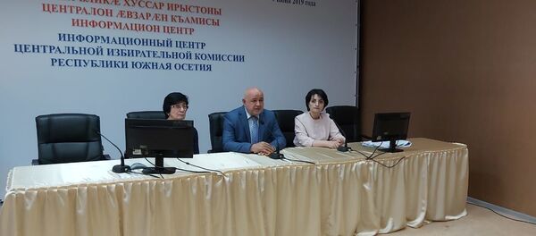 Глава МИД Дмитрий Медоев в пресс-центре ЦИК - Sputnik Южная Осетия