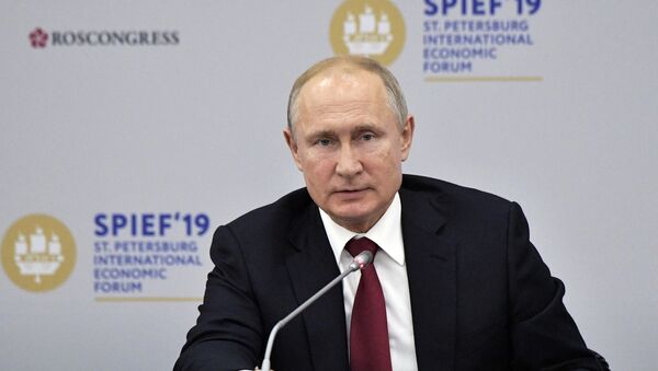 Президент РФ В. Путин на Петербургском международном экономическом форуме - Sputnik Южная Осетия