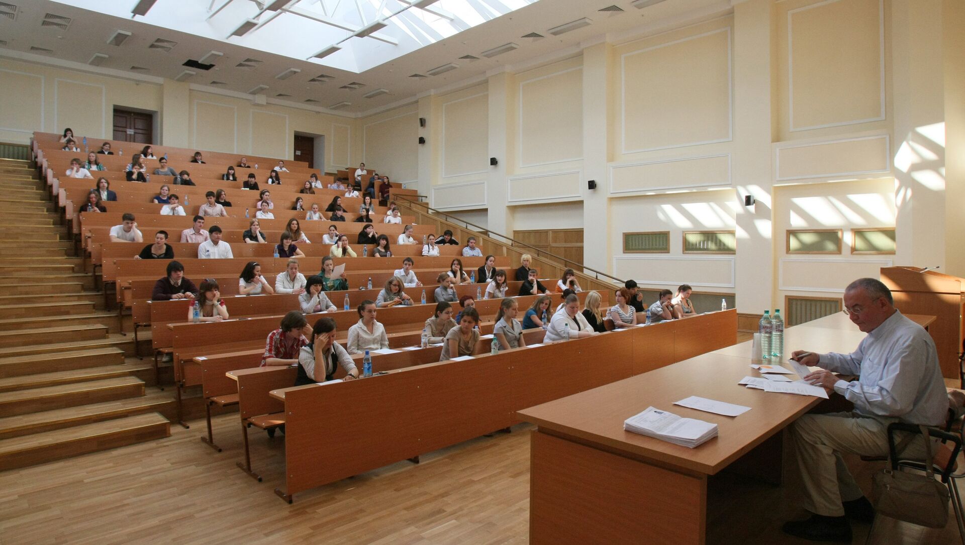 Студенты в аудитории - Sputnik Южная Осетия, 1920, 19.02.2021