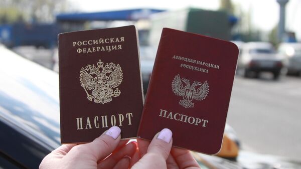 Граждане ЛНР и ДНР смогут получить паспорта РФ по упрощенной процедуре - Sputnik Южная Осетия