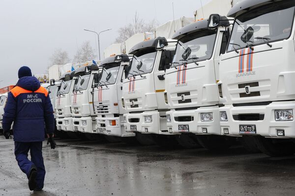 Подготовка гуманитарного конвоя для юго-востока Украины в Ростовской области - Sputnik Южная Осетия