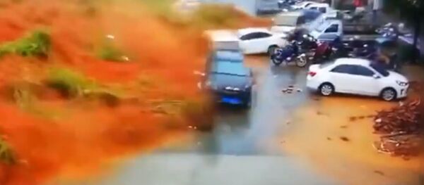 В Китае разрушительный сель попал на видео - Sputnik Южная Осетия