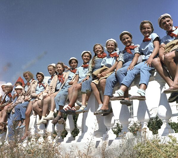Школьники, отдыхающие во Всесоюзном пионерском лагере имени В.И.Ленина Артек, 1963 год - Sputnik Южная Осетия