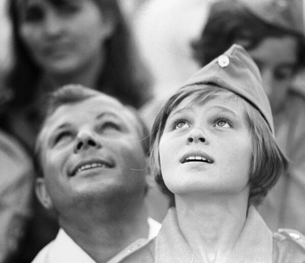 Юрий Гагарин в качестве почетного гостя в Артеке, 1967 год - Sputnik Южная Осетия