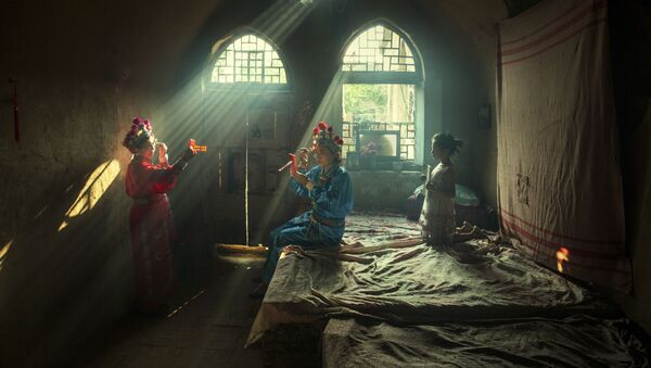 Снимок Showtime фотографа Huaifeng Li, занявший первое место в категории People конкурса National Geographic Travel Photo 2019 - Sputnik Южная Осетия