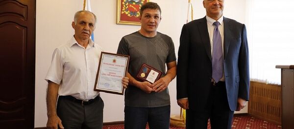 Боец Марат Балаев награжден медалью Владикавказ – город воинской славы Боец Марат Балаев награжден медалью Владикавказ – город воинской славы - Sputnik Южная Осетия