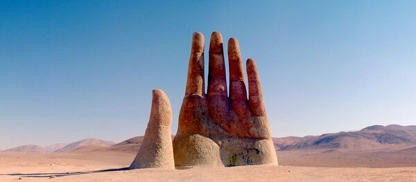 Рука пустыни, скульптура в пустыне Атакама - Sputnik Южная Осетия