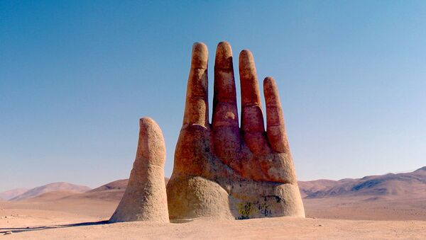 Рука пустыни, скульптура в пустыне Атакама - Sputnik Южная Осетия