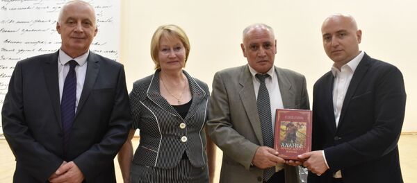 Во Владикавказе презентовали книгу Аланы: вечная дорога войны… Во Владикавказе презентовали книгу Аланы: вечная дорога войны… - Sputnik Южная Осетия