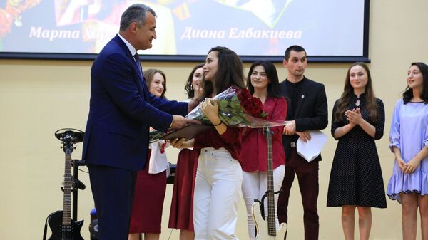 Увидеть и раскрыть таланты: в Цхинвале прошел концерт ВИА ЮОГУ Увидеть и раскрыть таланты: в Цхинвале прошел концерт ВИА ЮОГУ - Sputnik Южная Осетия