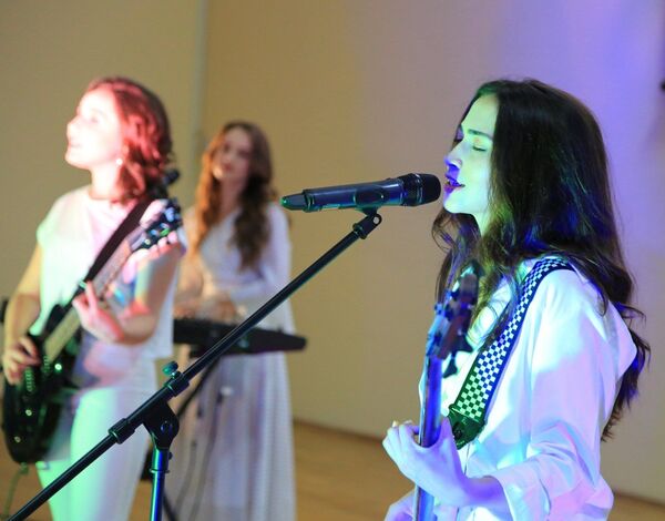 Увидеть и раскрыть таланты: в Цхинвале прошел концерт ВИА ЮОГУ Увидеть и раскрыть таланты: в Цхинвале прошел концерт ВИА ЮОГУ - Sputnik Южная Осетия